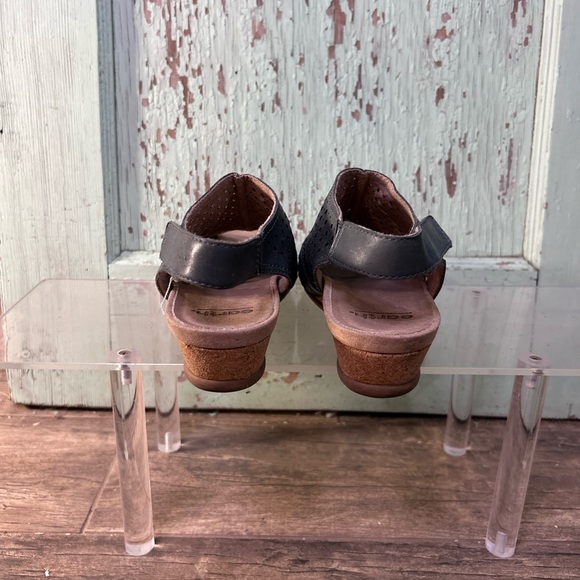 Women’s Earth blue leather peep toe cork wedge sandals - Picture 5 of 8